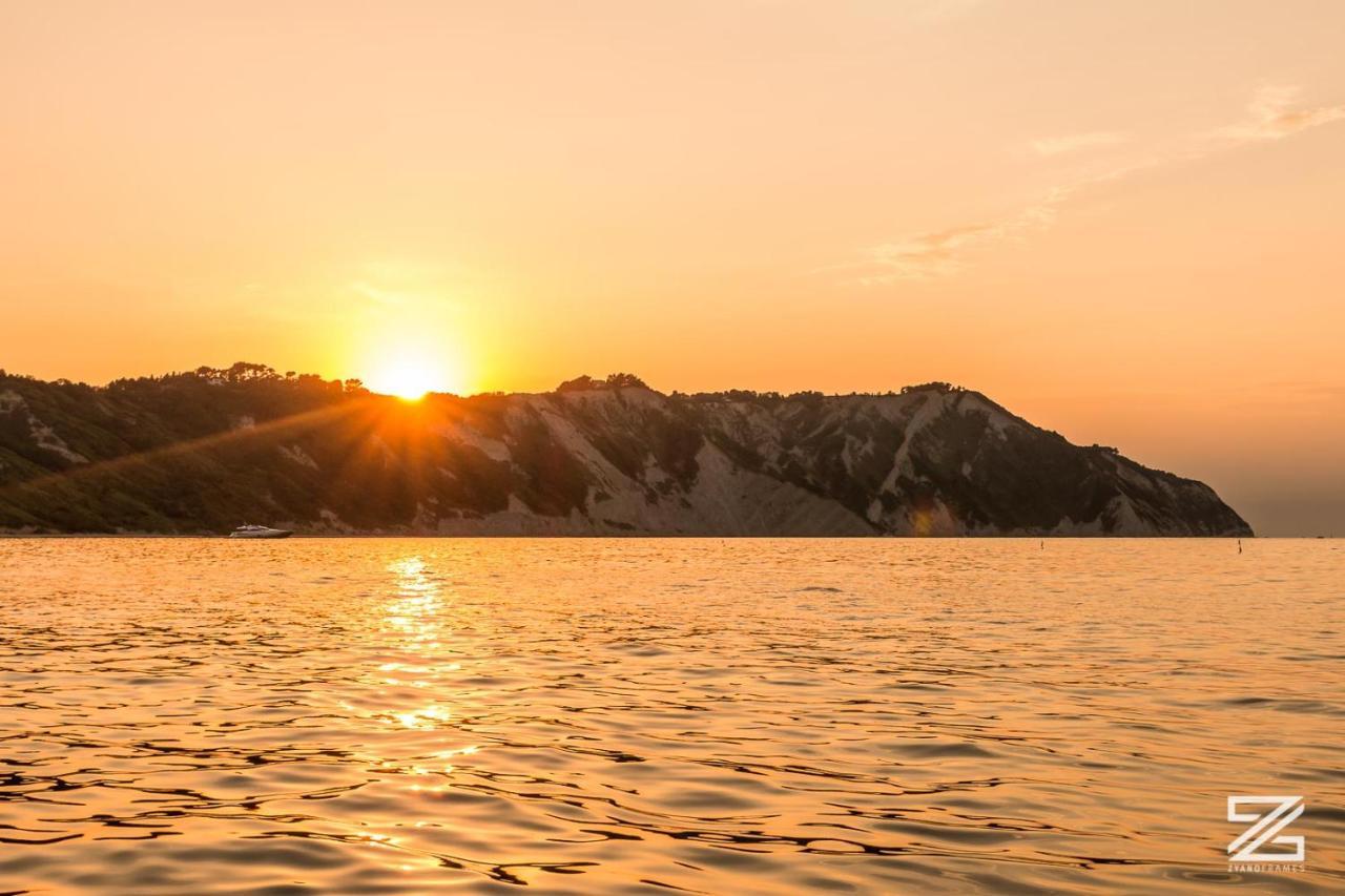 Mare Di Stelle Panzió Sirolo Kültér fotó